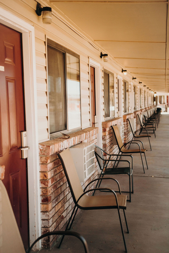 Others 5, Whispering Sands Motel, Wayne