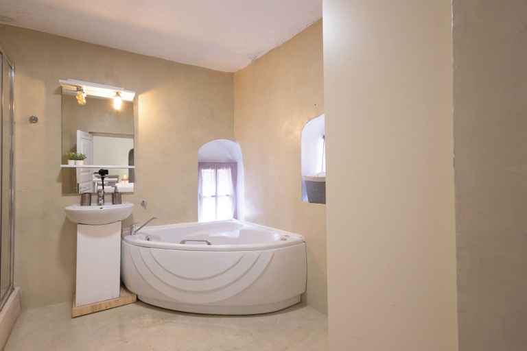 Bathroom 5, Sofia Areopoli, Peloponnese