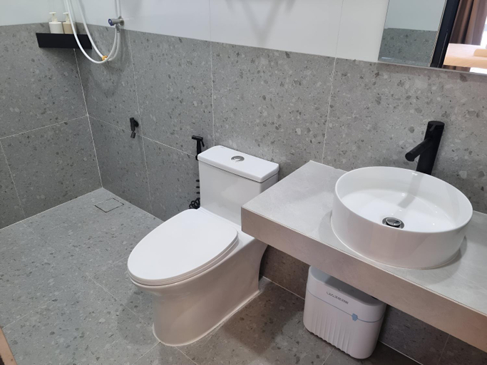 Bathroom 3, Lunar Hostel, Vientiane