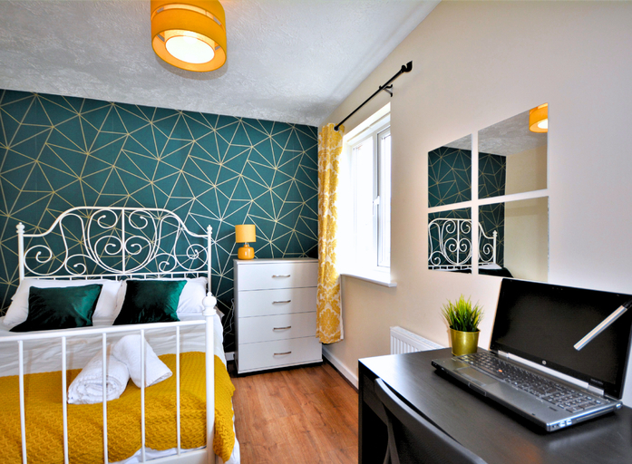 Others 3, Manchester Townhouse by BEVOLVE - 4 bedrooms - Free Parking, Manchester