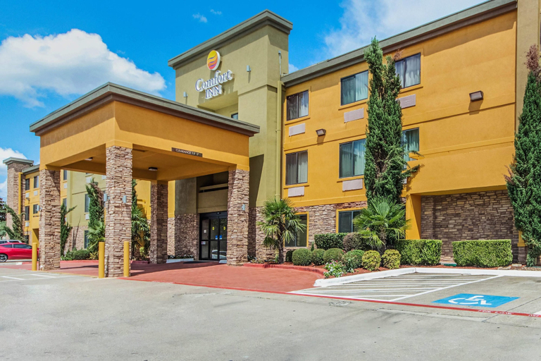 Exterior & Views 1, Comfort Inn Dallas Park Central, Dallas