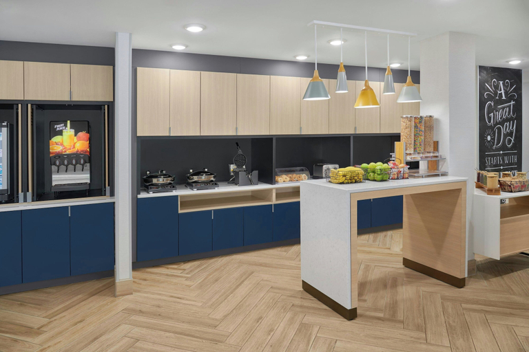 Food & Drinks 4, TownePlace Suites by Marriott Lansing North, Ingham