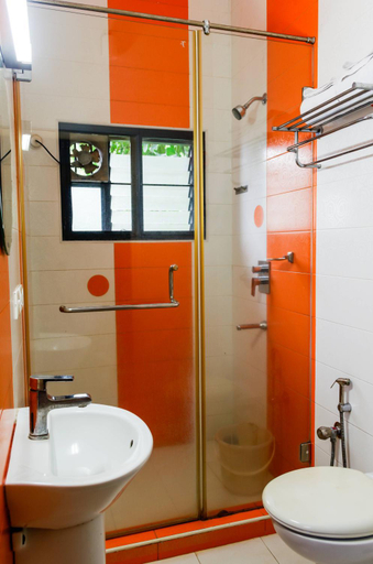 Bathroom 4, Hotel Opalo Kailas, Thiruvananthapuram
