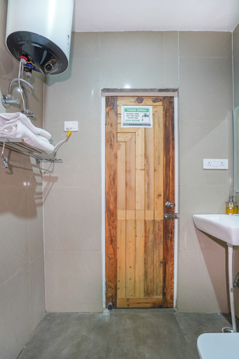 Bathroom 5, Deva's Retreat, Chamoli