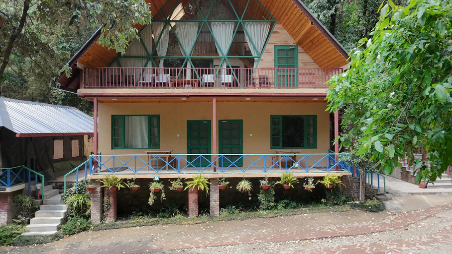 Exterior & Views