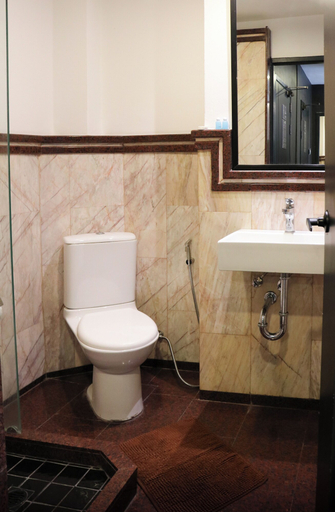 Bathroom 4, Max Residence, Pattaya
