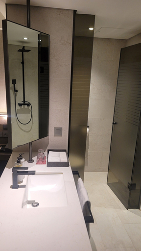 Bathroom 5, Inter Burgo Exco Hotel, Buk