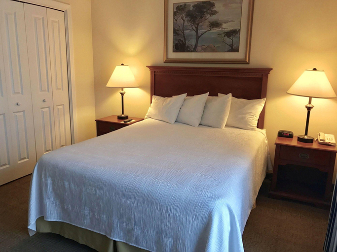 Bedroom 3, White River Inn & Suites, Windsor