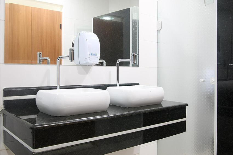 Bathroom 4, Monte Serrat Hotel, Santos