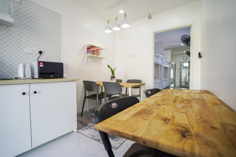 Others 5, Putih Hostel, Klang