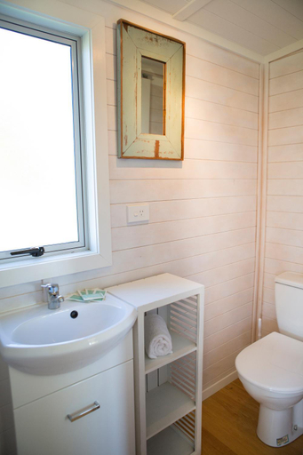 Bathroom 4, Mercury Bay Holiday Park, Thames-Coromandel