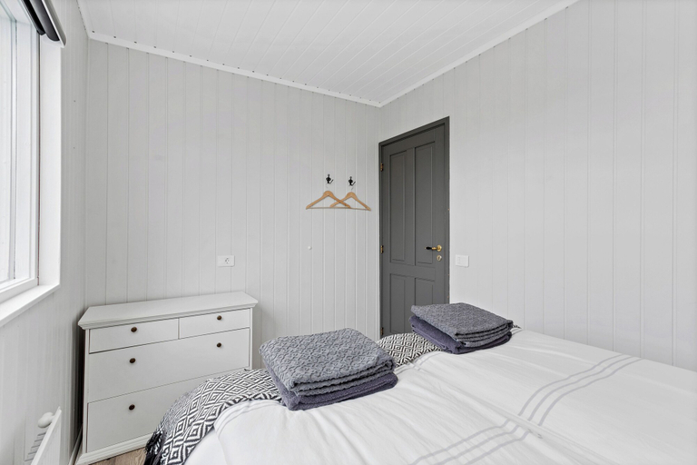 Bedroom 2, Ocean Break Cabins, Sandgerði