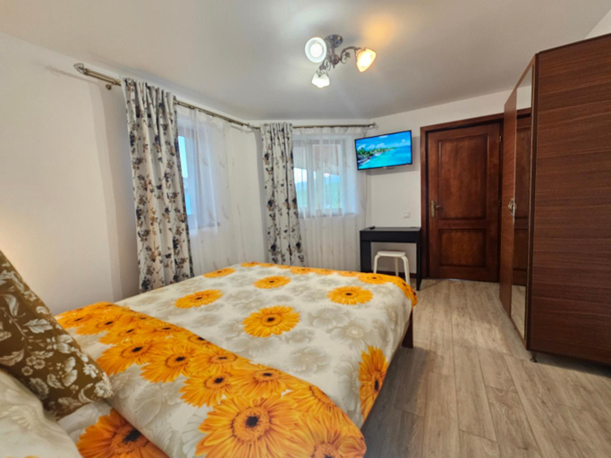 Others 4, Casa Hera, Calimanesti