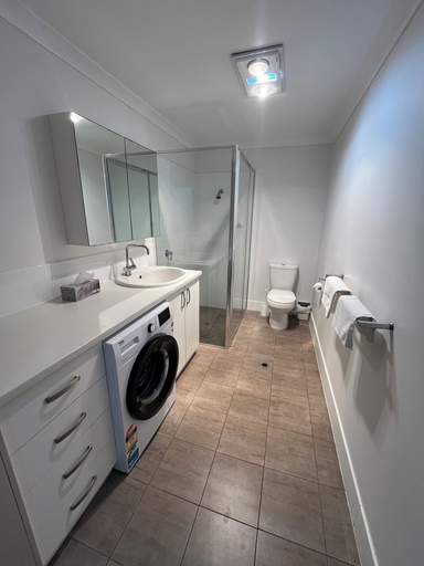 Bathroom 3, Clearwater Motel Apartments, Esperance