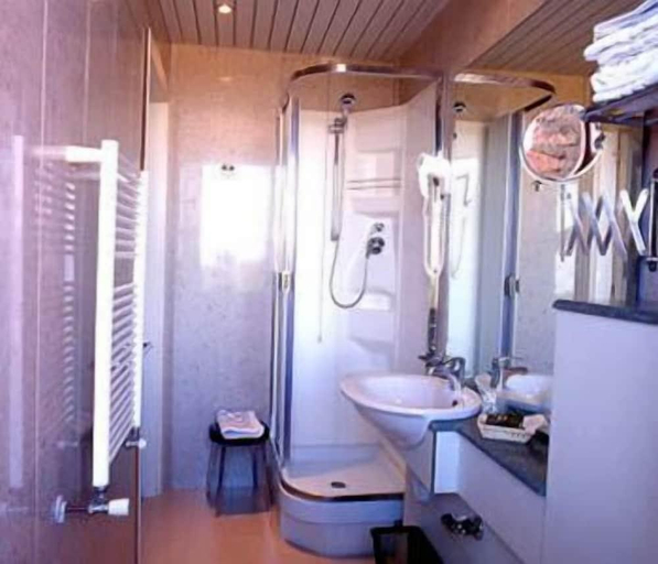 Bathroom 2, La Torre ai Mari, Siena