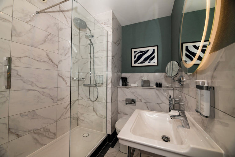 Bathroom 4, Leonardo Royal Hotel Birmingham, Birmingham