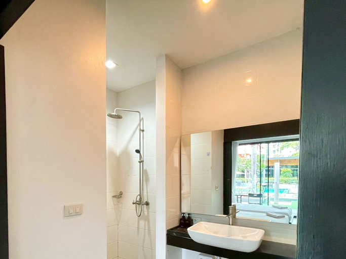 Bathroom 5, S Club & Hotel, Pattaya