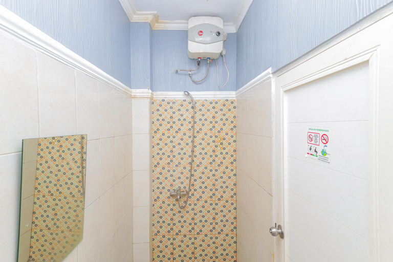 bathroom 4