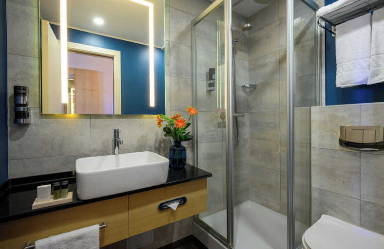 Bathroom 3, Leonardo Hotel Budapest, Budapesti