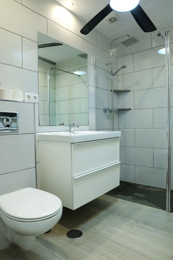 Bathroom 4, Las Gaviotas B9, Málaga