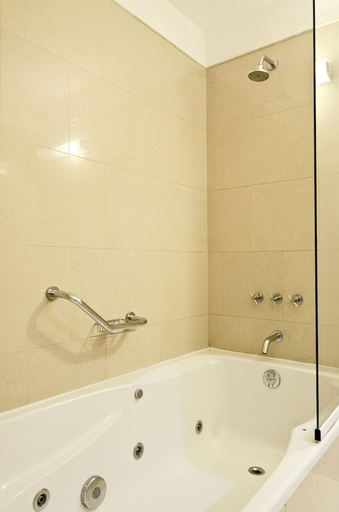 Bathroom 5, Grand Brizo Comahue, Confluencia