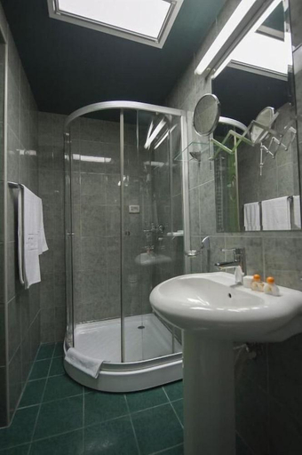 Bathroom 4, Hotel Kerber