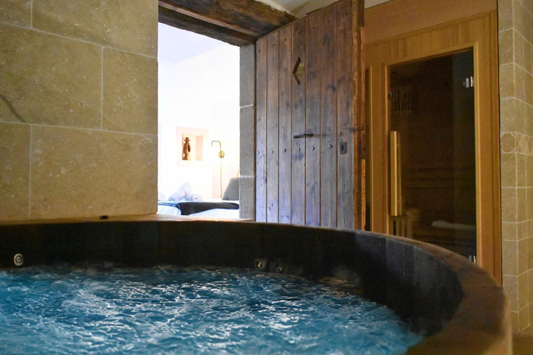 Sport & Beauty 2, Hebergement insolite avec jacuzzi privatif Millau, Aveyron