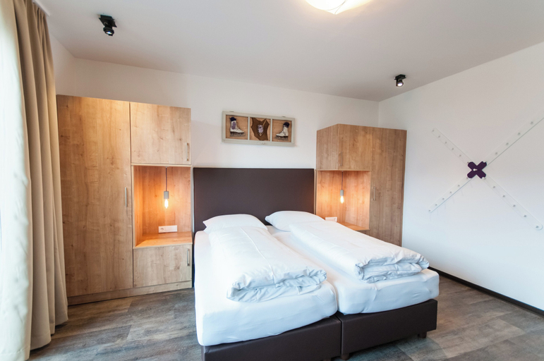 Bedroom 2, Pension Max, Zell am See