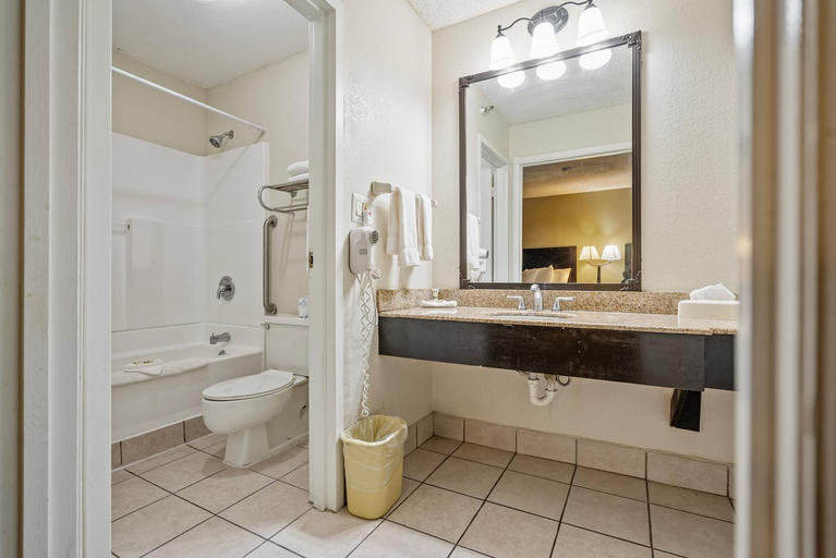 Bathroom 4, Coratel Plus Suites Wichita West Airport, Sedgwick