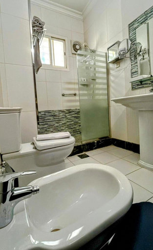 Bathroom 3, Al Mokhmalia Residential Units., Al Madinah Al Munawwarah