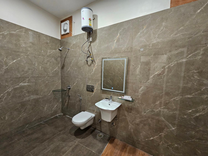 Bathroom 4, Devki Grand Hotel, Gwalior