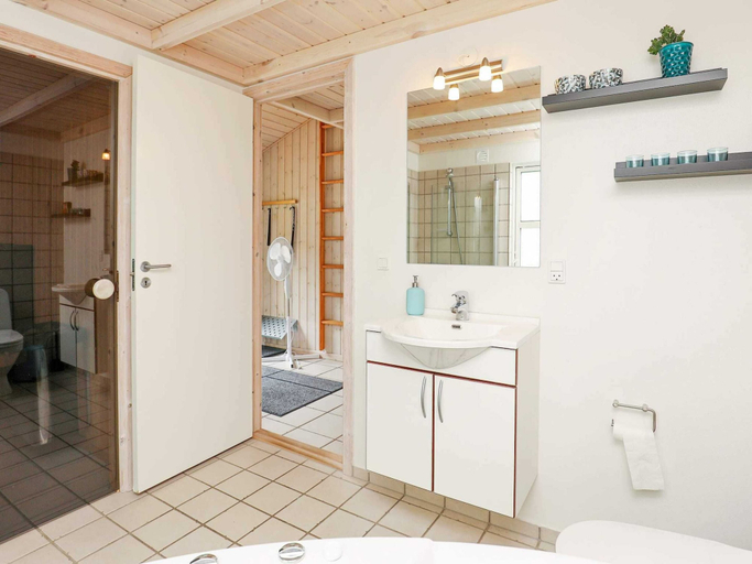Bathroom 3, 5 Star Holiday Home in Hals, Aalborg