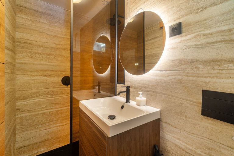 Bathroom 5, Sé Skyline Apartment, Lisbon