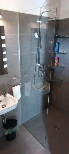 Bathroom 3, BarBen Apartman, Mórahalm