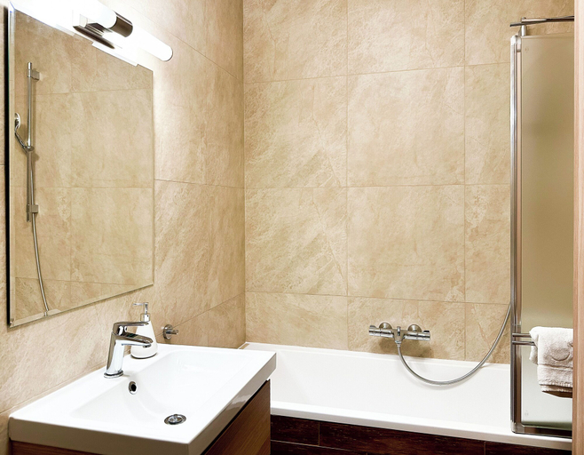 Bathroom, Caroline by Q4 Apartments, Gdańsk City
