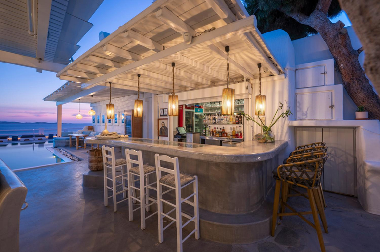 Food & Drinks 5, Flaskos suites, South Aegean