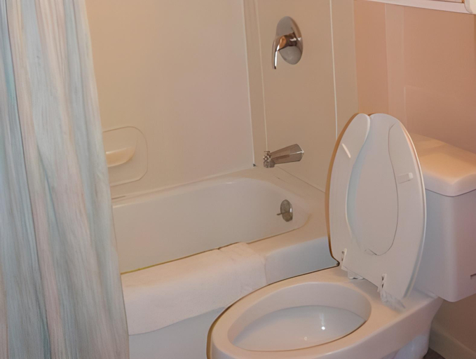 Bathroom 3, Casablanca Oceanside Inn, Worcester