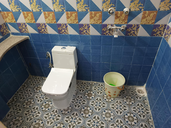 Bathroom 3, Hotel Brijwasi Palace, Garhwal