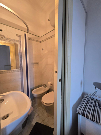 Bathroom 2, Appartamento Esquilino di Yan, Rome