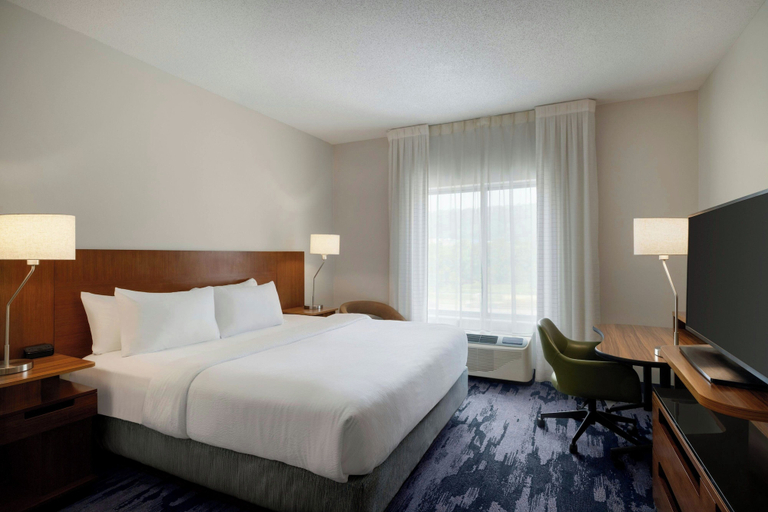 Bedroom 3, Fairfield Inn & Suites Bristol, Sullivan