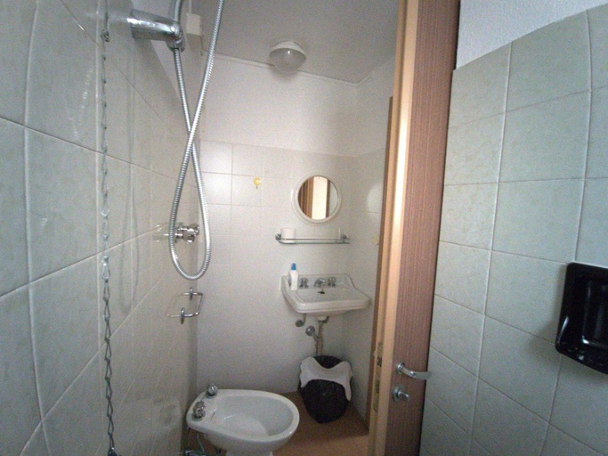Bathroom 5, Albergo Ristorante Monte Piella, Bologna