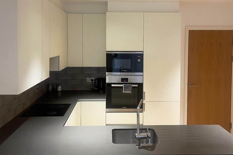 Private kitchen, Stylish 2-bedroom Flat Haven, London