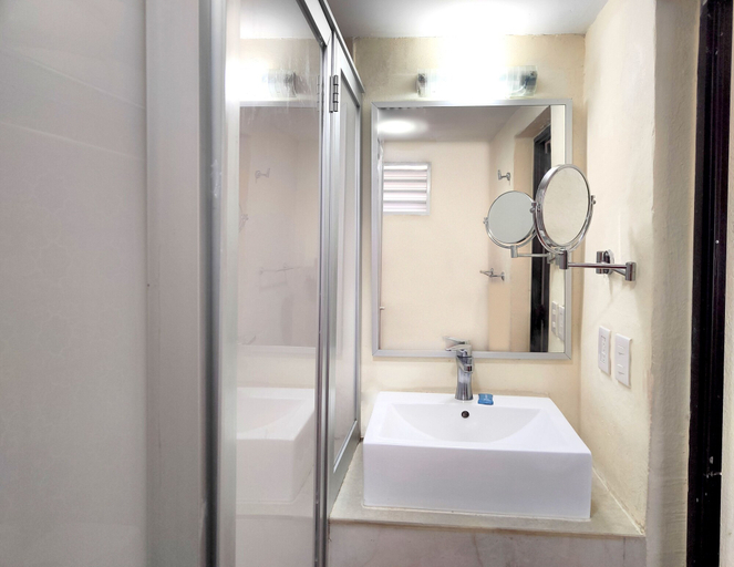 Bathroom 4, Rosita Hotel, Puerto Vallarta