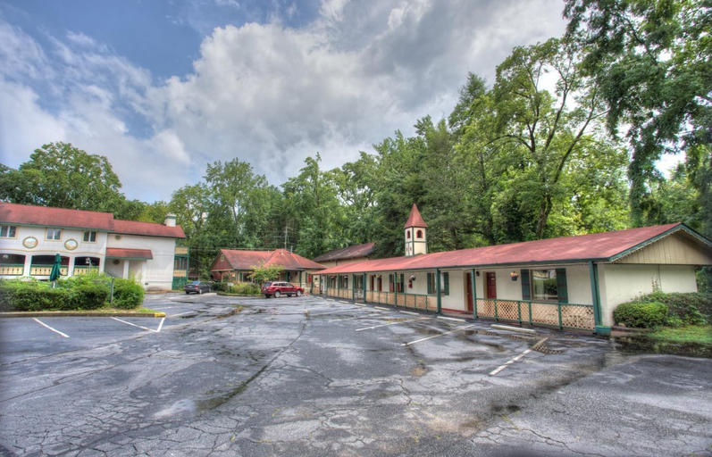 Others 5, Hofbrau Riverfront Hotel, White