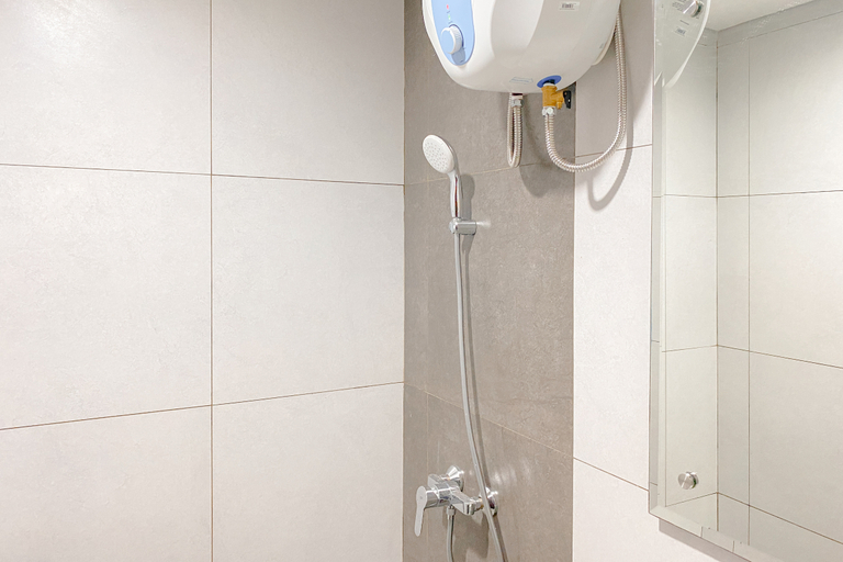 Bathroom 5, Simple White Designed Studio at LRT City Bekasi Apartment By Travelio, Bekasi