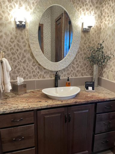 Bathroom 4, Longneck Manor, Gillespie