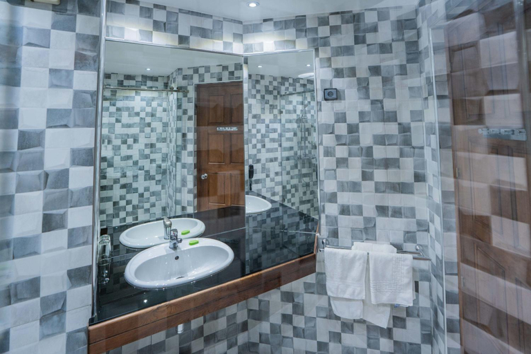 Bathroom 5, PALISSANDRE HOTEL & SPA, Analamanga