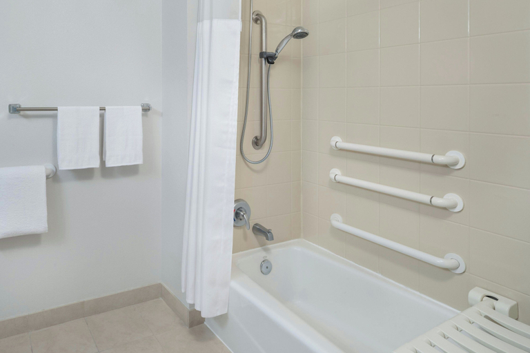 Bathroom 5, Courtyard by Marriott Miami Airport, Miami-Dade