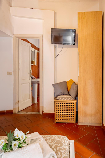 Others 5, Dante's Relais, Florence