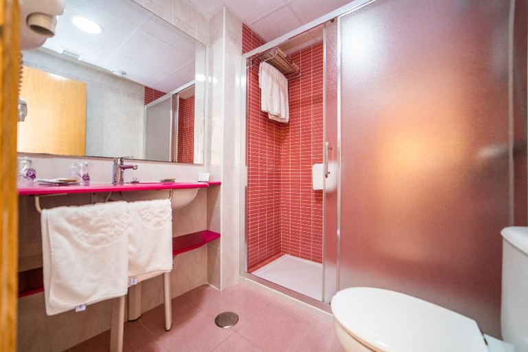 Bathroom 4, Hotel Servigroup Calypso, Alicante